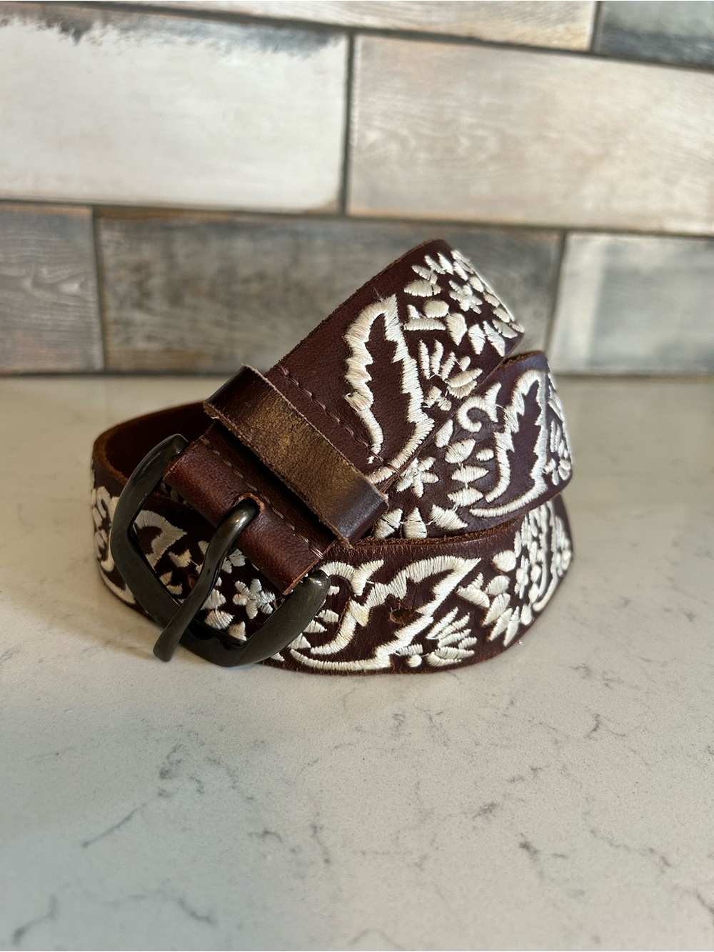 🍀Vintage Lucky Brand Dark Brown Leather Belt With White Floral Embroidery XS - Picture 2 of 11